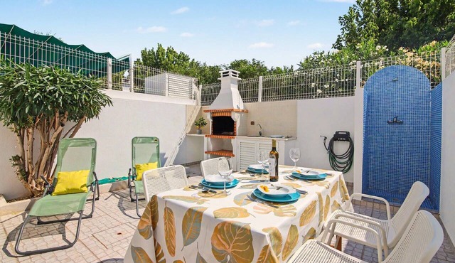 Holiday Home 'Lemon Tree House' with Private Terrace, Wi-Fi and Air Conditioning