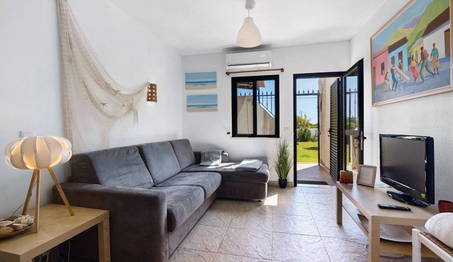 Holiday Home 'Almargem 77' with Shared Garden, Wi-Fi and Air Conditioning