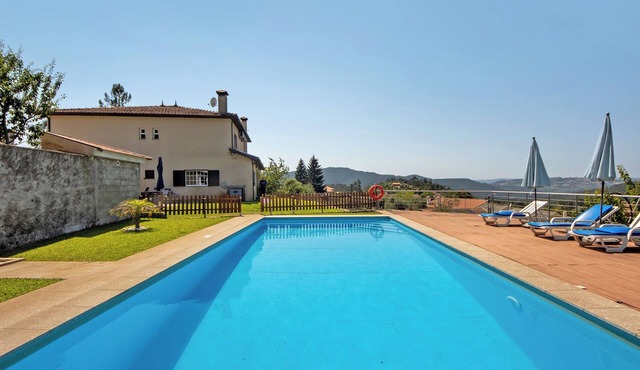 Holiday Home 'Martins House T4' with Mountain View, Wi-Fi and Air Conditioning