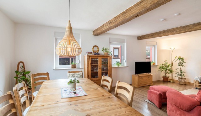 Holiday Home 'Pfälzerwald Idyll' with Private Terrace, Private Garden and Wi-Fi in Schwanheim