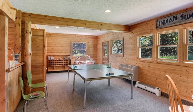 Home On The Crystal River In Glen Arbor! Pontoon Available to rent