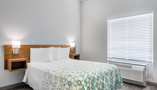 HomeTowne Studios by Red Roof Tampa - Airport in Tampa