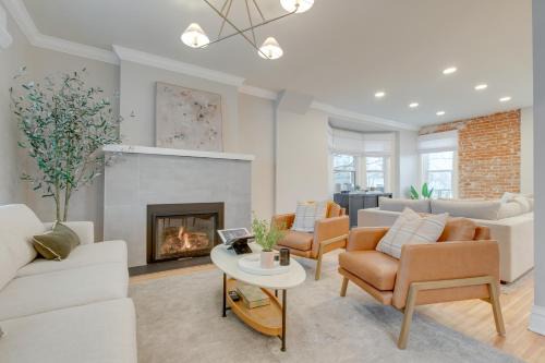 Hot Tub, Fire Pits: Ideally Located Denver Home! in Denver