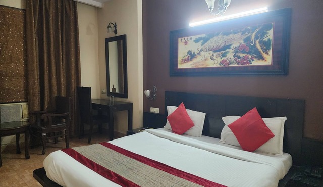 Hotel Mid Town with AC, WiFi in New Delhi
