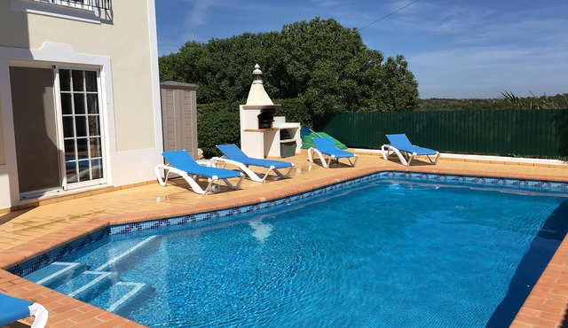 Impressive Villa in Ferragudo, with Private Pool, Air Con, Garden & Fibre WiFi.