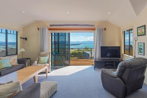 Jacaranda - Views over Tasman Bay in Nelson