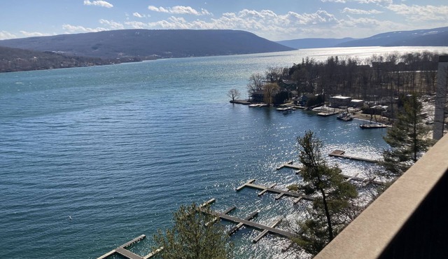 Lakeside Condo with plenty of amenities near Bristol Mountain. Permit -2024-0018 in Canandaigua