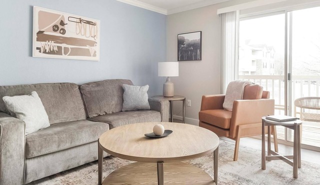 Landing | Amazing 2BD, Pool, Gym in Eureka