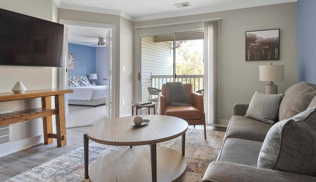 Landing | Incredible 2BD, Clubhouse, Gym in Eureka