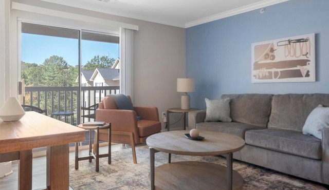 Landing | Stunning 2BD, Clubhouse, Gym in Eureka