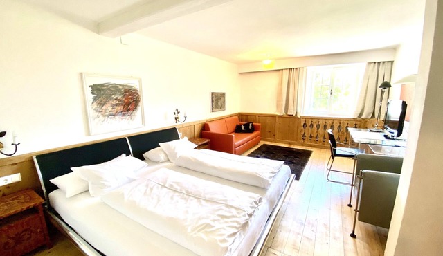 Large apartment with 2 bedrooms, SWIMMING POOL, balcony, garden in Telfes