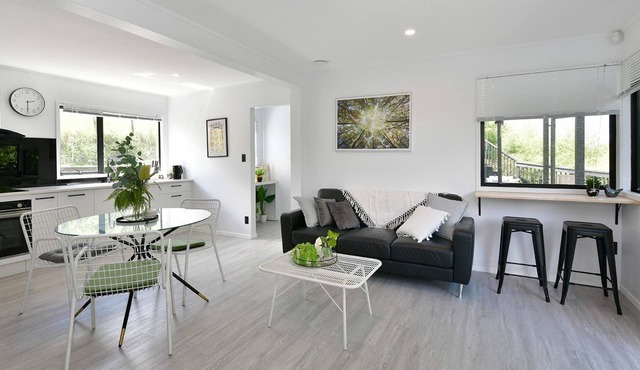 Lifestyle Holiday Bach - Brand New Moden by the beach in Shelly Beach