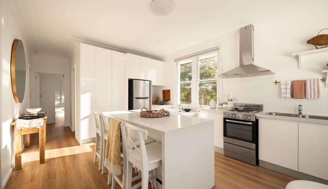 Light Filled 3-Bed Coastal Home at Brighton Beach in Brighton-Le-Sands
