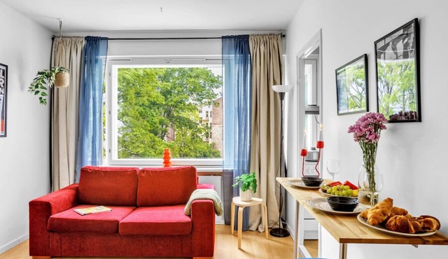 Light-Filled Gem | Bathtub | 200m tram/bus | Wi-Fi in Helsinki