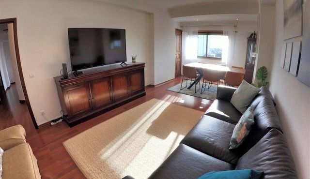 Lisbon, T2 apartment in condominium, Linda-a-Velha