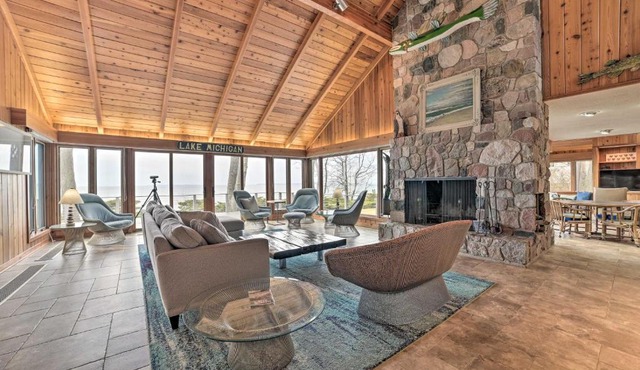 Lk Michigan Escape: Sunsets, Fireplace, Wine Trail in Suttons Bay