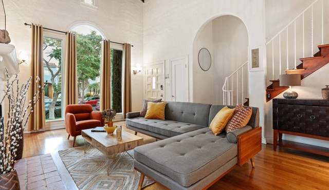 LOVELY RESTORED VILLA NEAR BEVERLY HILLS in Los Angeles