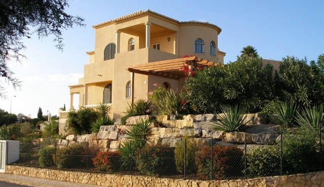 Luxury 4 bedroom villa w/pool and sea view near beach and village