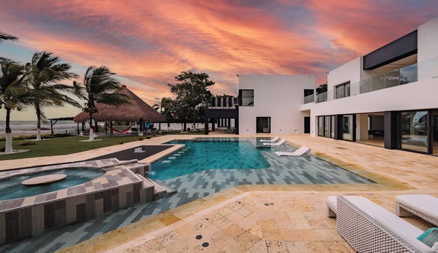 Luxury Beach Front Villa w 2 Private Pools+BBQ in Punta Canoas