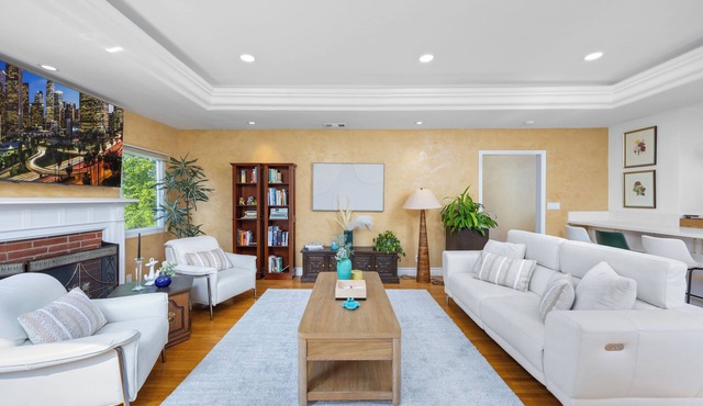 Luxury Comfort - Near LAX & West LA Hotspots in Los Angeles