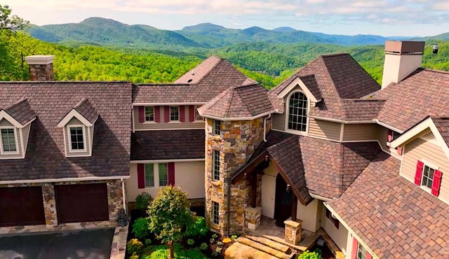 Luxury Mountaintop 2-Home Compound on 50 acres. Sleeps 28. Black Mtn/Asheville in Black Mountain