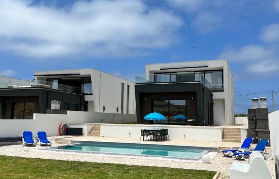 Luxury villas with heated pool & panoramic ocean & valley views