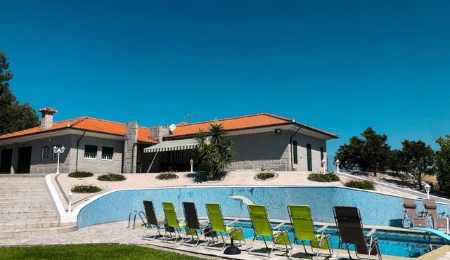 Maison familiale de caractère avec piscine