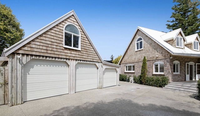 Manly Tranquil Oasis - Small Pet Friendly in Whangaparaoa