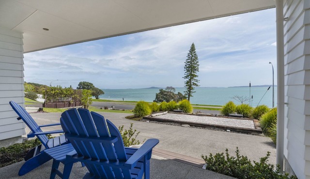 Maraetai Couples Retreat - Omana Beach Apartment