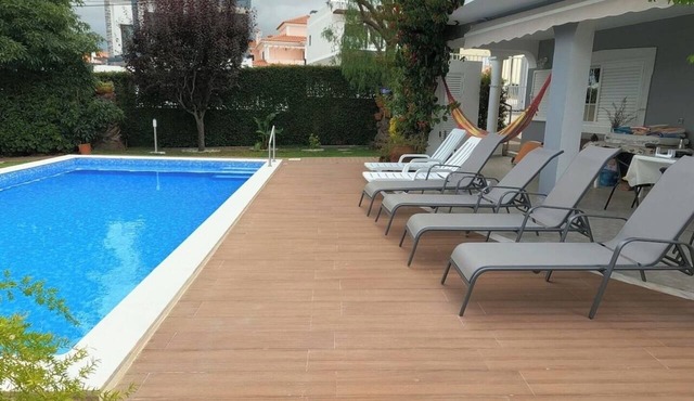 Marisol, T4 duplex w/pool and garden, Caparica