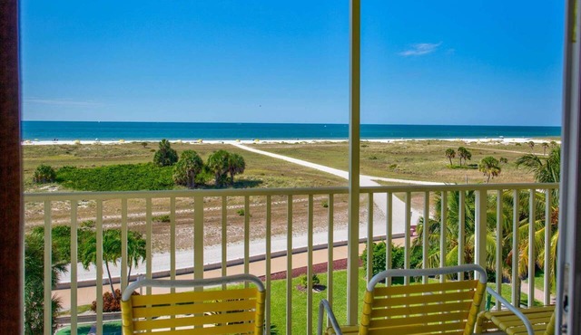 Modern 2Br/2Ba Beachfront Condo with an Incredible View. Amenities, Pool, Beautiful Beach in Treasure Island