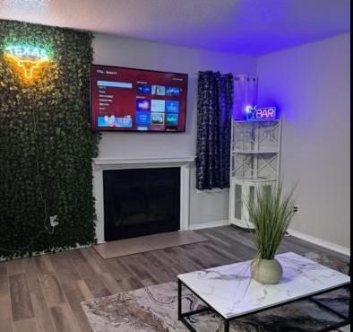 Modern Comfort Near AT&T Stadium Peaceful Getaway in DFW in Arlington