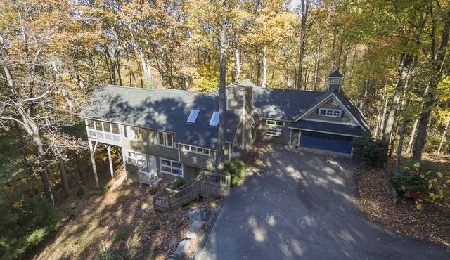 Modern Home Private with Beautiful Mountain Views & Fire Pit in Flat Rock