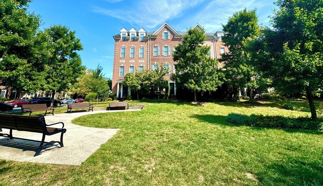 Modern Townhouse Chic & Spacious in Gaithersburg