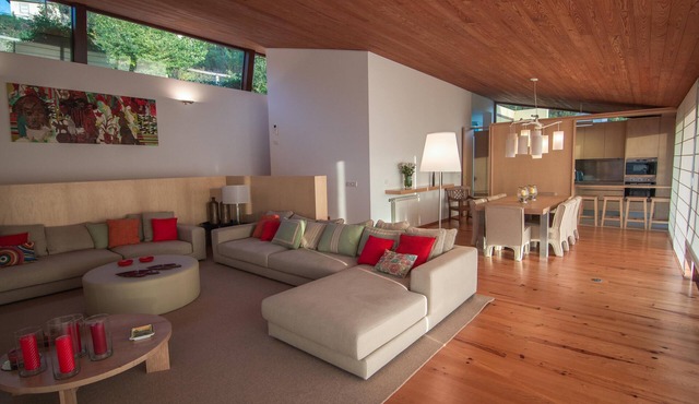 New house with 4 suites, beautiful view over the river