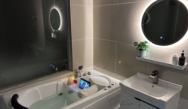 [NEW] Private Jacuzzi | Near Velocity Mall | MRT | Retro Games in Cheras