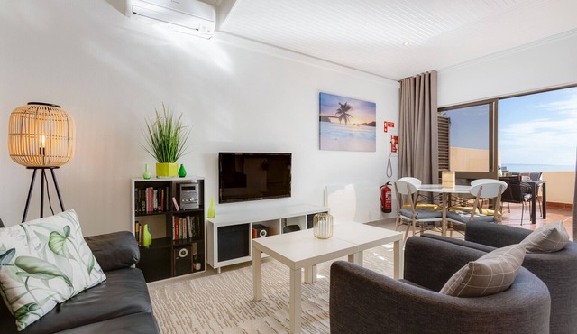 Oceanfront apart with stunning views over Dona Ana beach