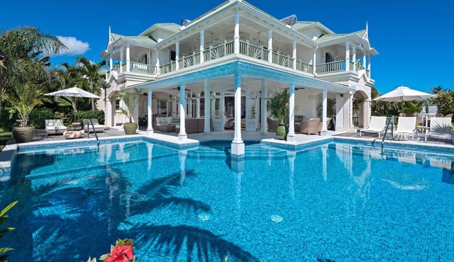 Oceanfront Paradise with Pool - Hector's House in Silver Sands