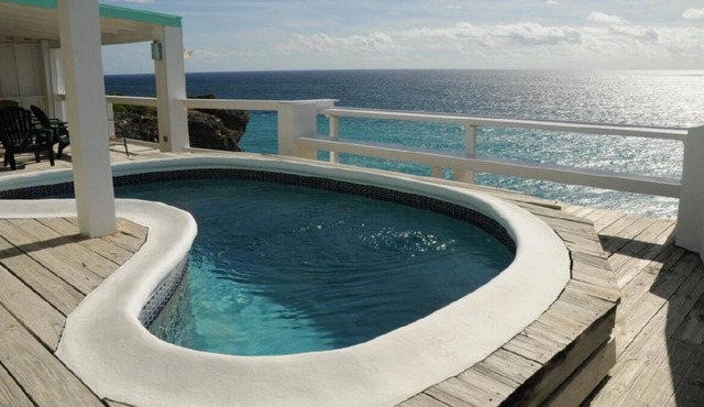 Oceanfront villa on cliff with spectacular view in ocean city