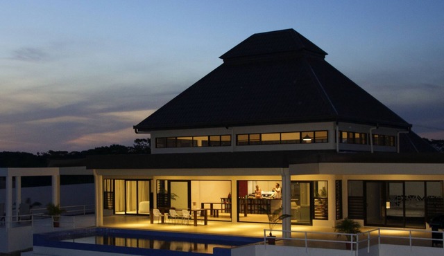 Oceanview Infinity Pool Villa - Sleeps 12 to 14