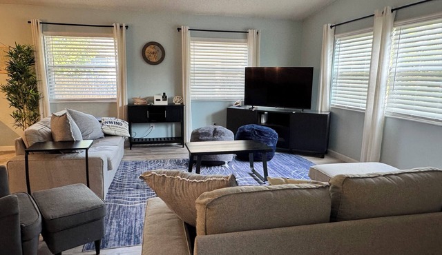 Open, Spacious 4-bedroom house a short walk from the water in Jacksonville Beach in Jacksonville Beach