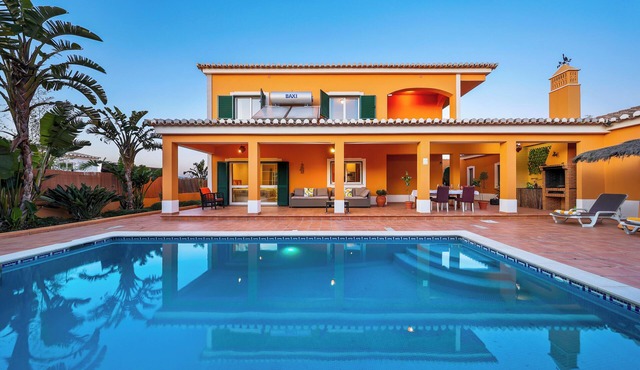 "Orange Tree Villa Alvor - South - Facing Family Villa with Private Poll"