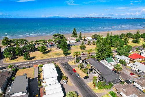 Orewa Beachcomber in Auckland