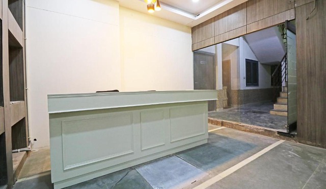 OYO Diamond Suite Near Lotus Temple