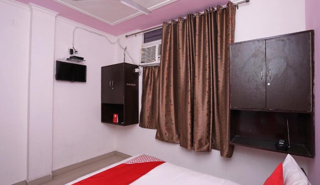 OYO Flagship Star Residency