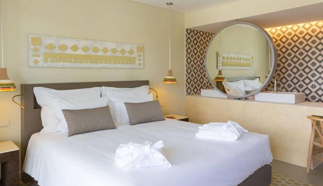 Ozadi Tavira Hotel
