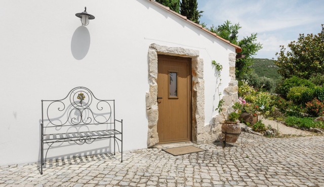 Palheiro: Holiday Home with Mountain Views, Wi-Fi & Air Conditioning