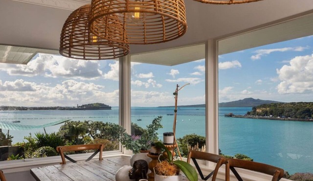 Panoramic Ocean View w Spa in Auckland