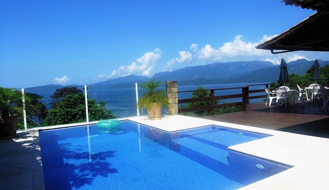 PARADISE! HOUSE IN ANGRA DOS REIS + BOAT FOR TOURS IN ILHA GRANDE in Angra dos Reis