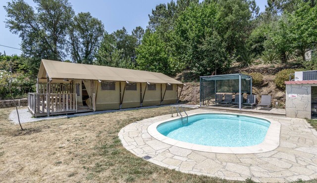 “Pepino Glamping” Tent with Mountain View, Private Pool & Wi-Fi
